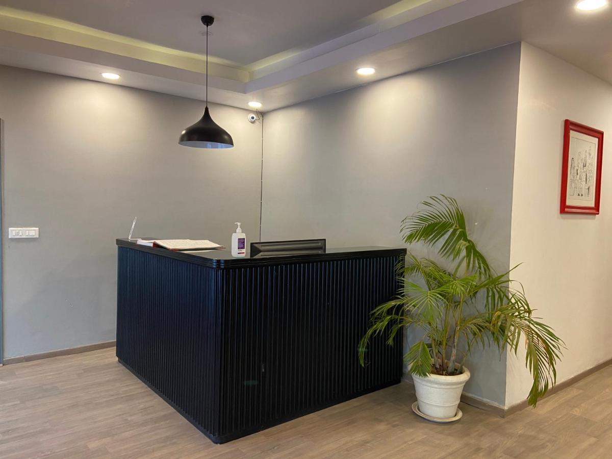 Hotel Admire Inn "Near Atal Chowk, Sector 15, Vasundhara" กาเซียบัด ภายนอก รูปภาพ