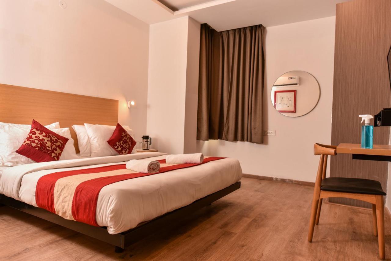 Hotel Admire Inn "Near Atal Chowk, Sector 15, Vasundhara" กาเซียบัด ภายนอก รูปภาพ