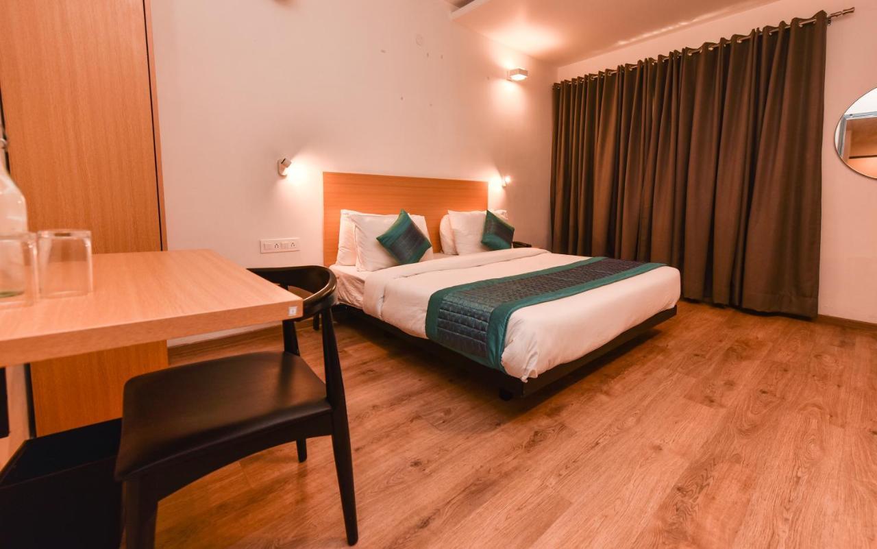 Hotel Admire Inn "Near Atal Chowk, Sector 15, Vasundhara" กาเซียบัด ภายนอก รูปภาพ