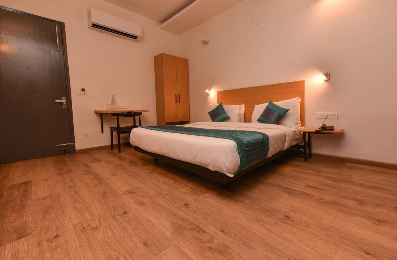 Hotel Admire Inn "Near Atal Chowk, Sector 15, Vasundhara" กาเซียบัด ภายนอก รูปภาพ