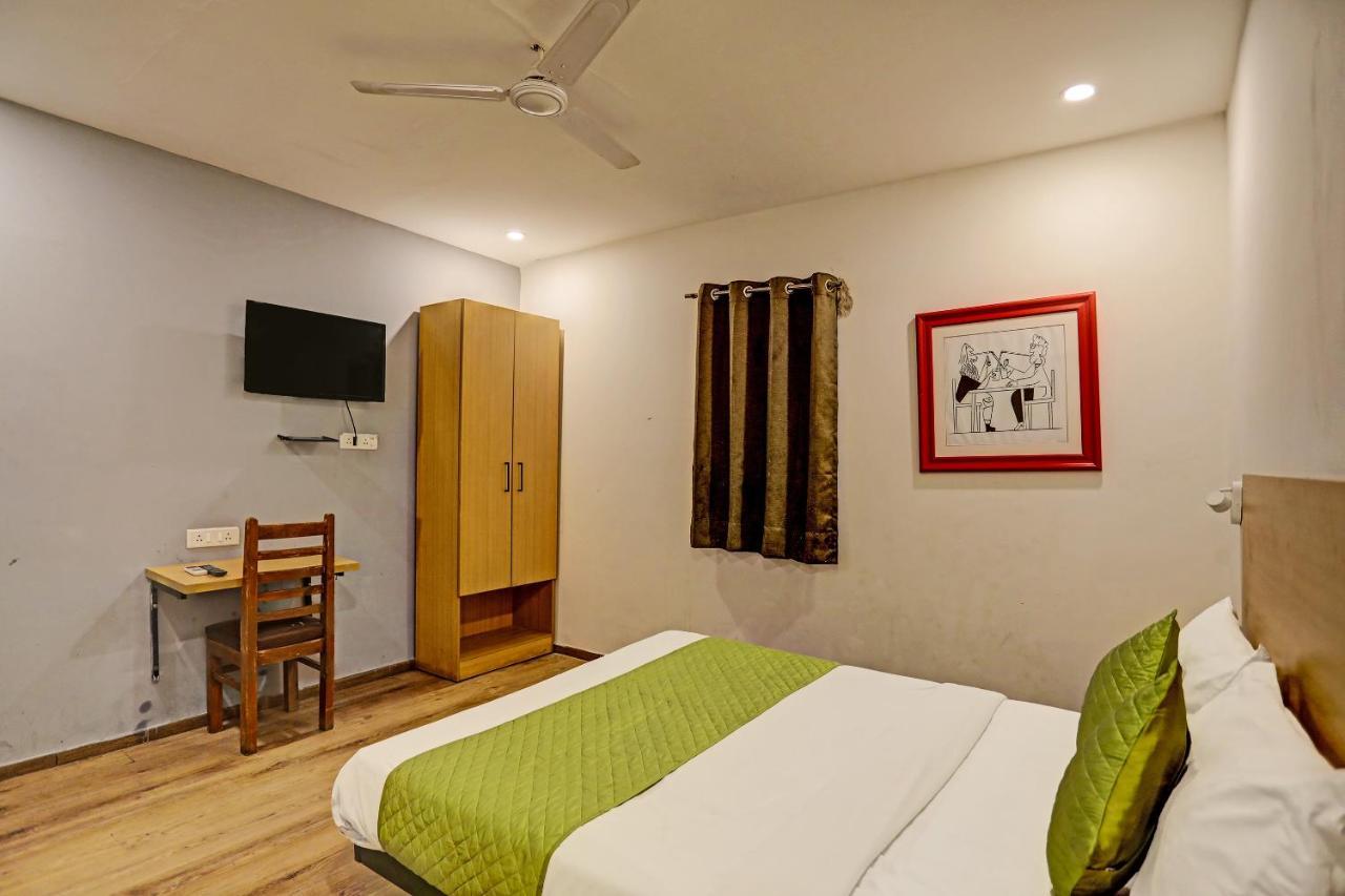 Hotel Admire Inn "Near Atal Chowk, Sector 15, Vasundhara" กาเซียบัด ภายนอก รูปภาพ