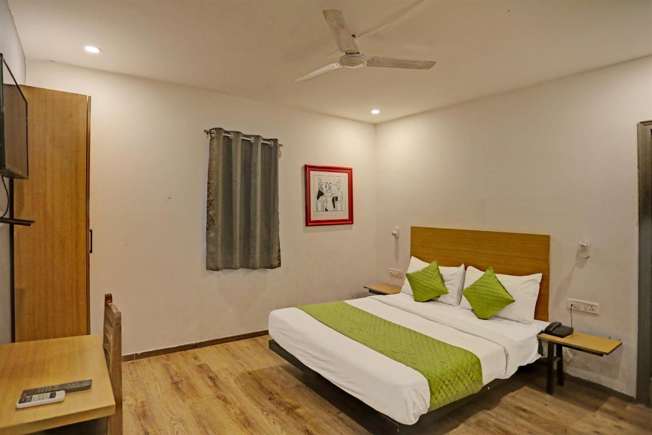 Hotel Admire Inn "Near Atal Chowk, Sector 15, Vasundhara" กาเซียบัด ภายนอก รูปภาพ